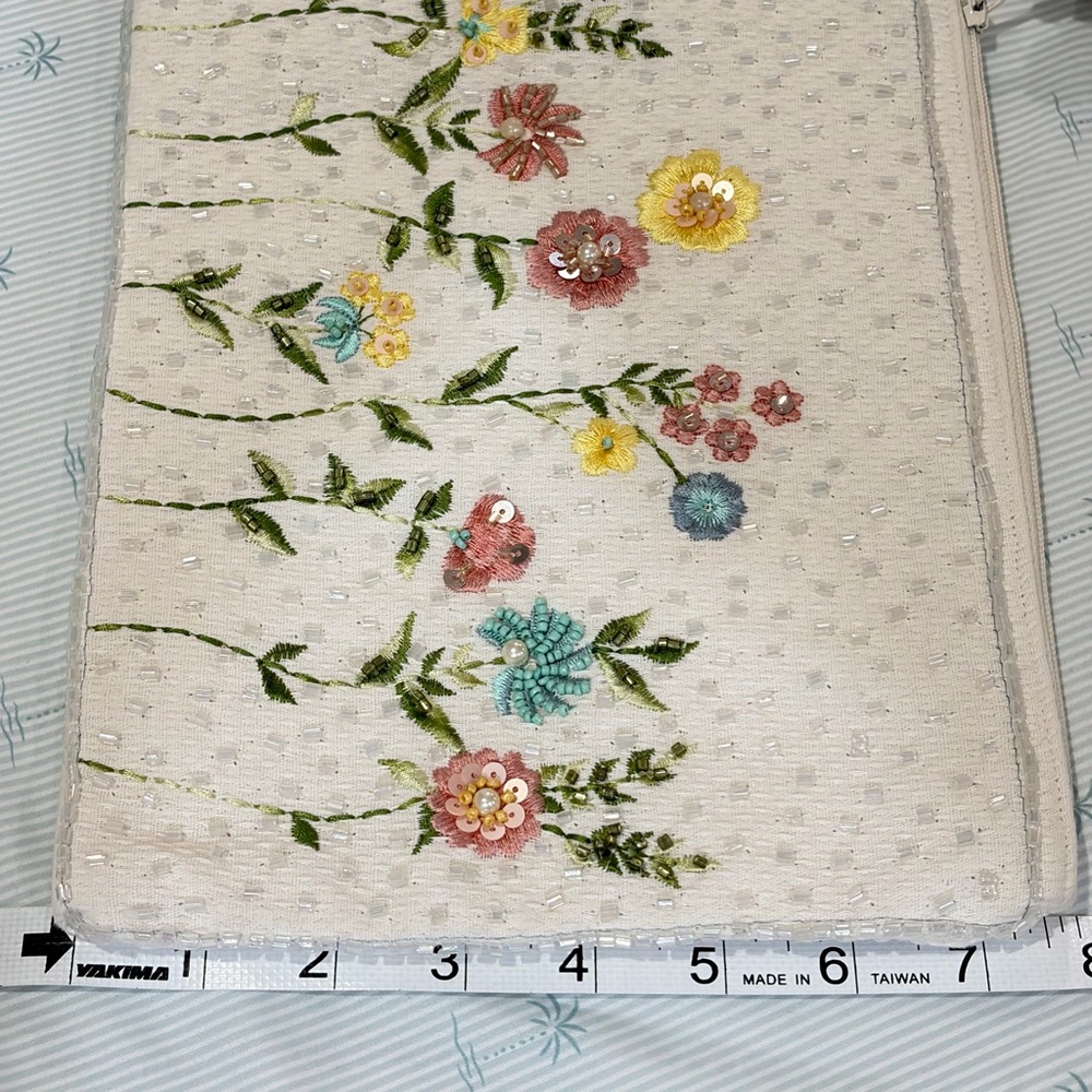 NEW no tag Floral Embroidered Clutch/Pouch - Picture 6 of 6